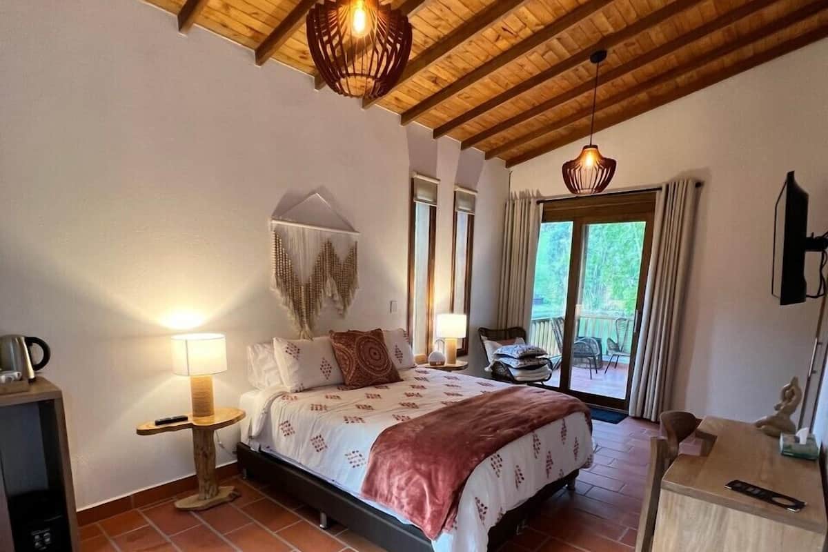 Deluxe Single Room | 1 bedroom, individually decorated, individually furnished, desk