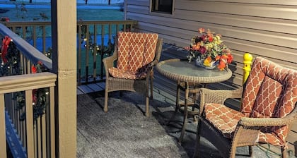 The Lazy Cat Lodge - Hot Tub - Fire Pit