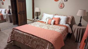 4 quartos, escrivaninha, ferros/tábuas de passar roupa, berço de viagem