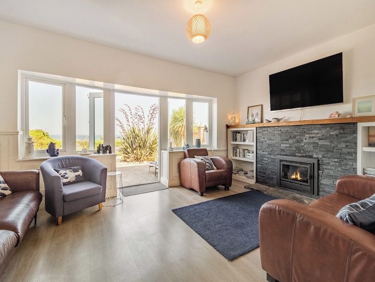 Sea Star Is Perfect For Larger Family Gatherings. - Winterton-on-Sea