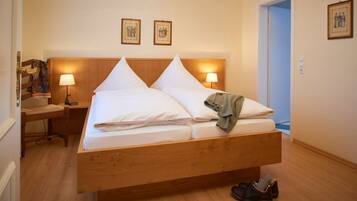 1 Schlafzimmer, Reisekinderbett, kostenloses WLAN, Bettwäsche