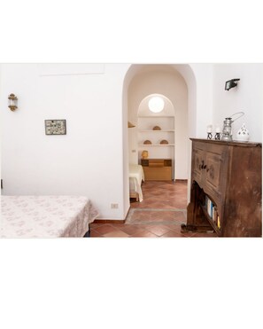 2 bedrooms, desk, iron/ironing board, WiFi - The Amphoras House (Anacapri)