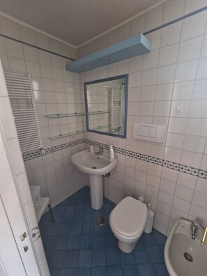 Free toiletries, hair dryer, bathrobes, bidet - The Amphoras House (Anacapri)