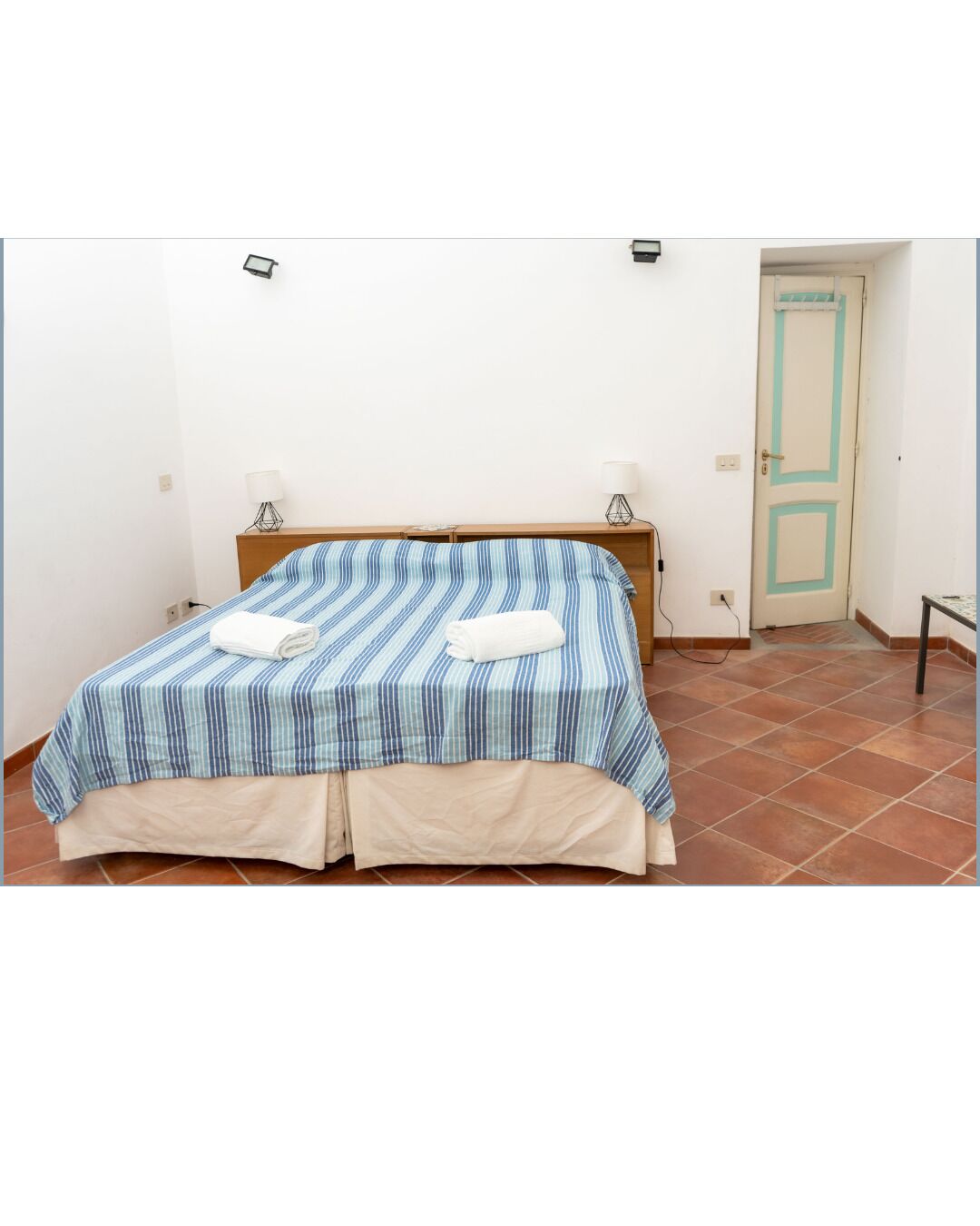 2 bedrooms, desk, iron/ironing board, WiFi