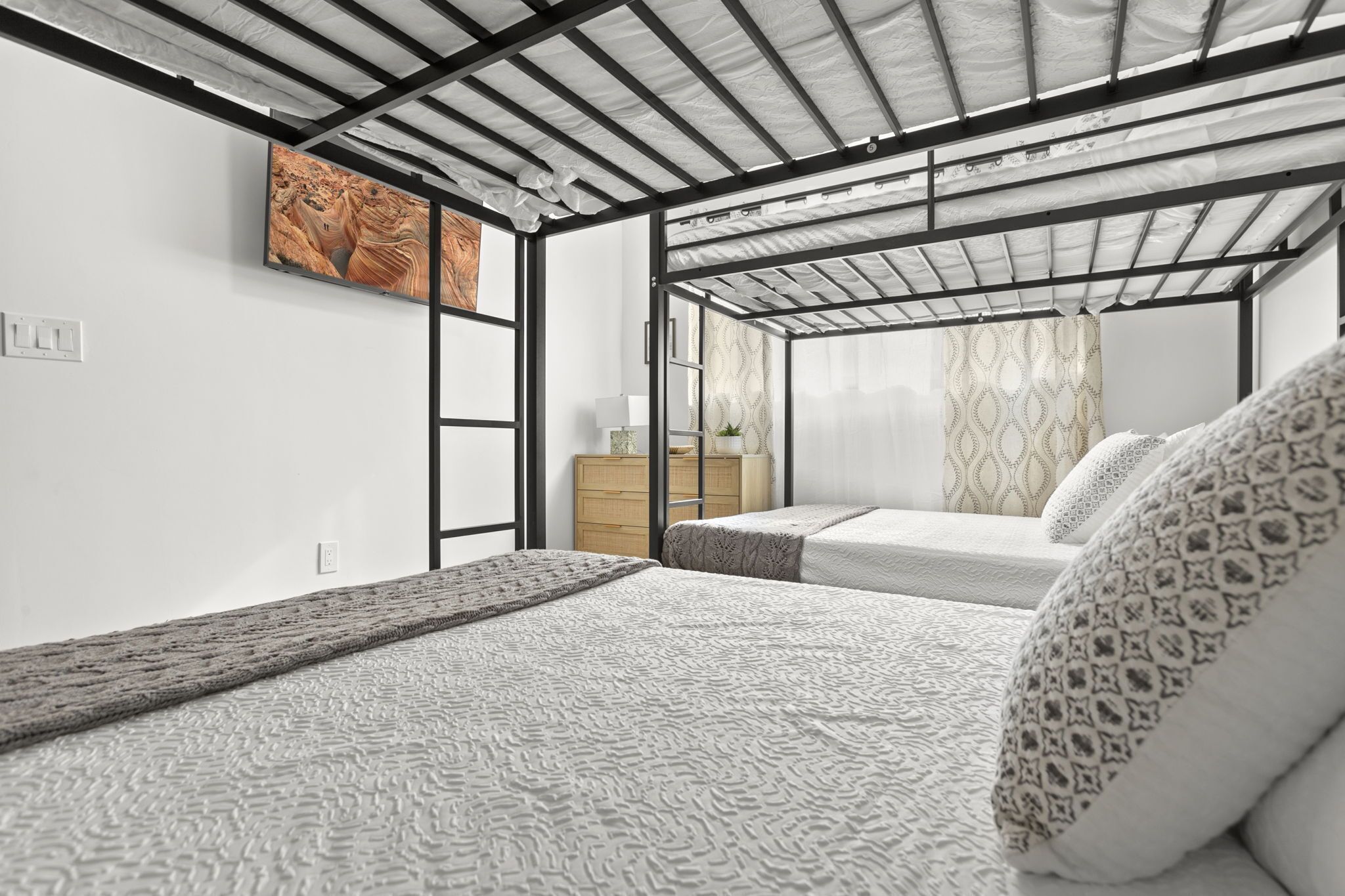 5 bedrooms, desk, iron/ironing board, travel cot