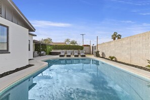 Piscine extérieure, piscine chauffée