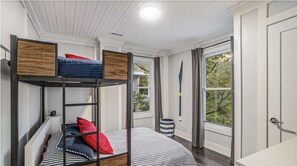4 bedrooms, iron/ironing board, free WiFi, bed sheets