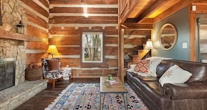 Kit’s Cabin - Log Cabin Retreat in Indianapolis