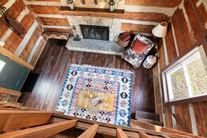 Interior - Kit’s Cabin - Log Cabin Retreat in Indianapolis (Indianapolis)