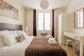 1 bedroom, iron/ironing board, travel cot, free WiFi