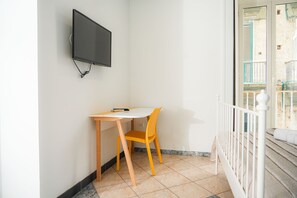Family Room | 1 bedroom, soundproofing, free WiFi - Vulcania Rooms (Naples)