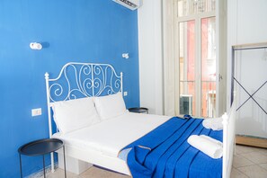 Standard Room | 1 bedroom, soundproofing, free WiFi - Vulcania Rooms (Naples)