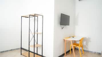 Family Room | 1 bedroom, soundproofing, free WiFi