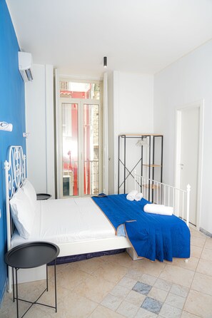 Standard Room | 1 bedroom, soundproofing, free WiFi - Vulcania Rooms (Naples)