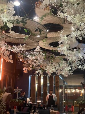 Dining - Safe Haven (CASABLANCA)