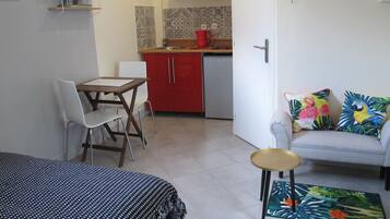 1 chambre, fer et planche à repasser, Wi-Fi, draps fournis