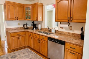 Mikrowelle, Ofen, Herdplatte, Geschirrspüler