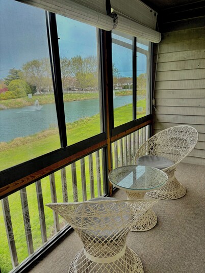 Elegant 3-Bedroom Condo in Lewes with Pond Views