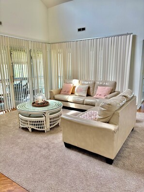 Smart TV - Elegant 3-Bedroom Condo in Lewes with Pond Views (Lewes)