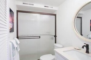 Hair dryer, towels - In the center of it all! (Maalaea)