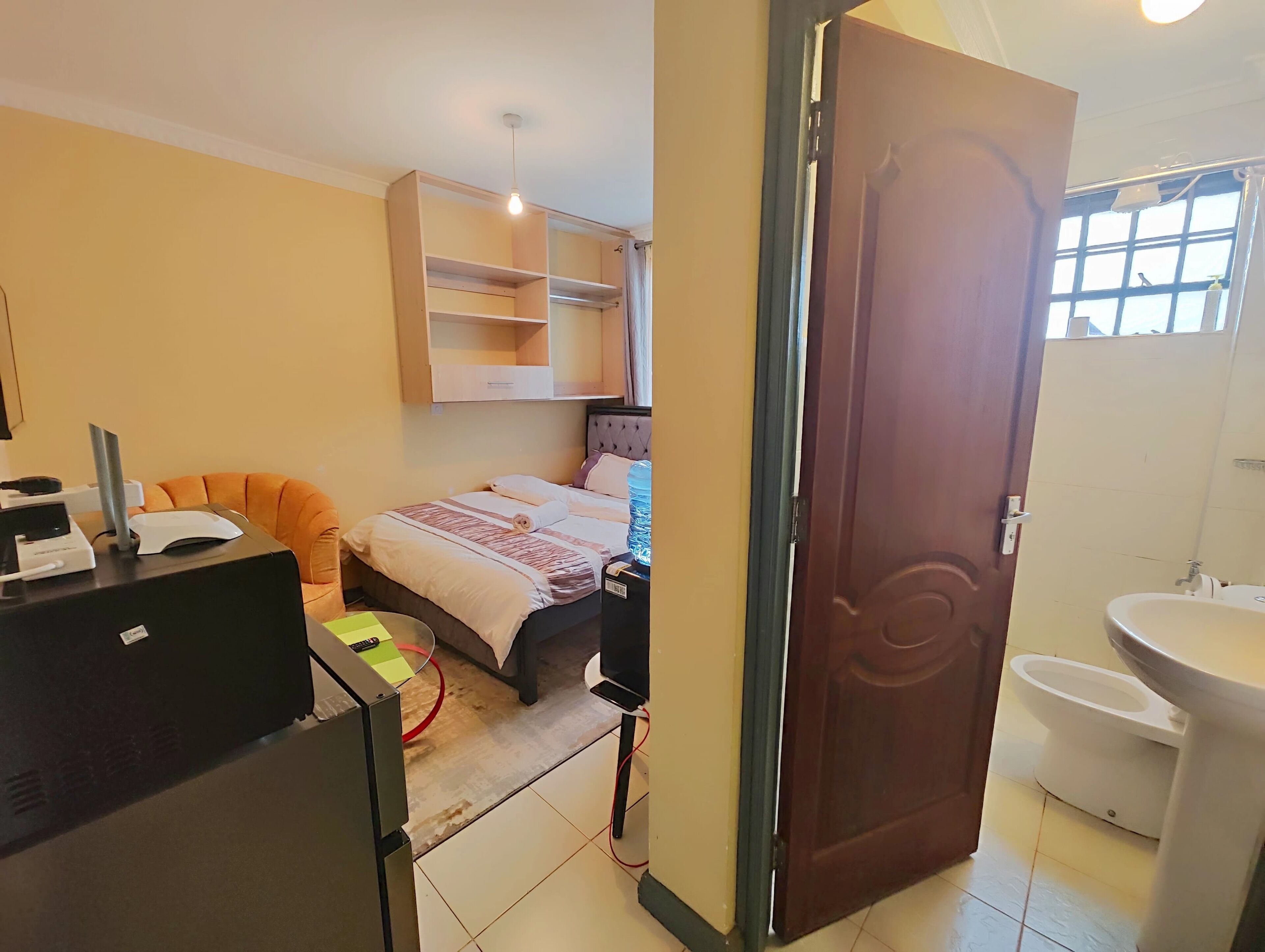 Iron/ironing board, WiFi, bed sheets