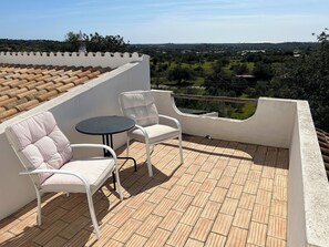 Terrace/patio - Quietly located family villa with pool and beautiful views near Faro (+ WIFI/AC) (Estói)