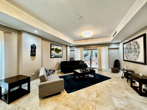 Three Bedroom Lavish Retreat located in the heart of the City 