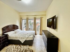 3 bedrooms, iron/ironing board, WiFi, bed sheets