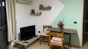 Traditional House | In-room dining