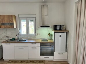 Apartamento panorâmico | Cozinha privada | Geladeira grande, micro-ondas, fogão