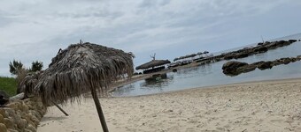 Entire unit near beach access to garden