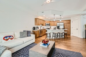 Smart TV, fireplace - Getaway at Moose Lodge-Walk to Lifts at Park City Mountain-Hot Tub! (Park City)