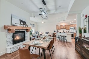 Dining - Moose Lodge walk to PCMR base hot tub retreat (Park City)