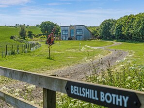 Property grounds - 3 bedroom accommodation in Bellshill, near Bamburgh (Bellshill, near Bamburgh)