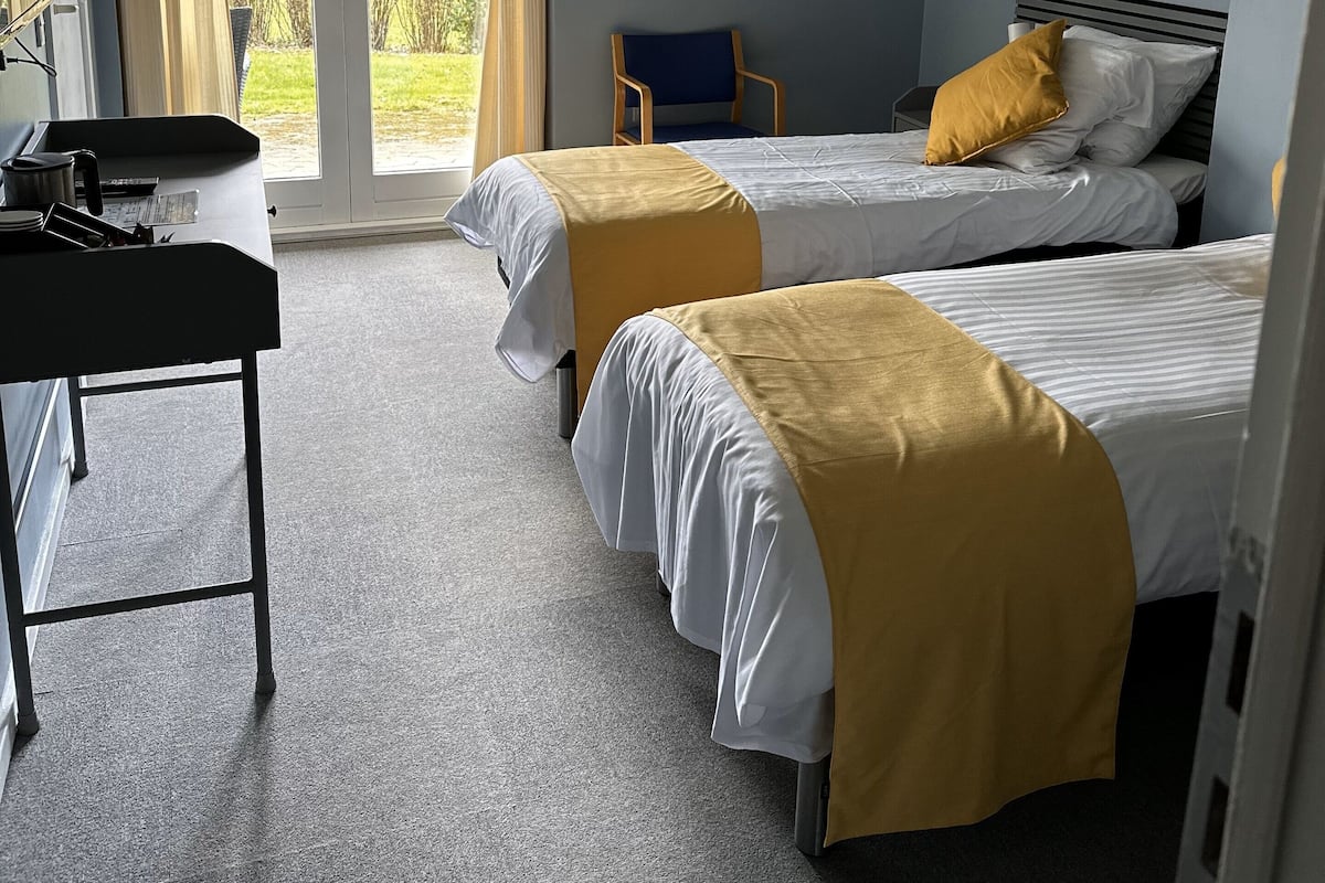 1 slaapkamer, een bureau, een laptopwerkplek, gratis wifi