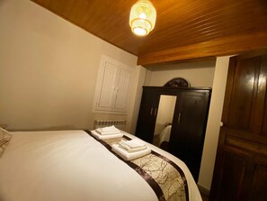 2 多间卧室、办公桌、隔音、熨斗/熨衣板