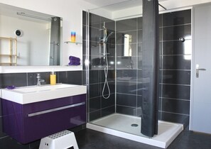 Shower, hair dryer, bidet, towels - Lécrin des Bois (Mansac)