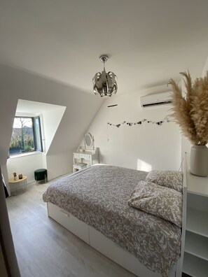 5 bedrooms, iron/ironing board, free WiFi, bed sheets - Carentan - Spacieuse Maison Avec Piscine Chauffée de 10 Personnes (Carentan-les-Marais)