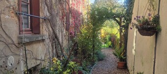 Apartment 1 a lovely 1 bed flat with garden and parking.