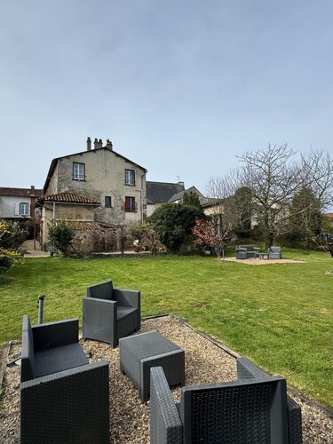 Apartment 1 a lovely 1 bed flat with garden and parking.