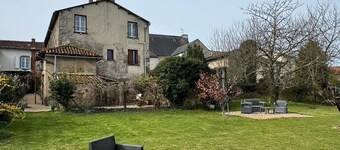 Apartment 1 a lovely 1 bed flat with garden and parking.