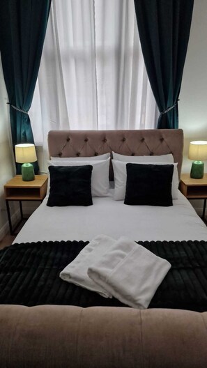 2 chambres, fer et planche à repasser, Wi-Fi gratuit, draps fournis