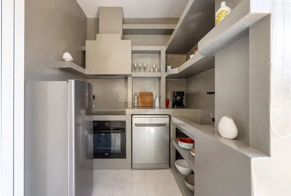 Refrigerador, horno, parrilla de estufa y lavavajillas 