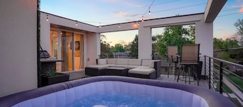 Rooftop + pool table + hot tub near Broncos Stadium!