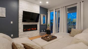 Smart-TV, Kamin, Videospiele, Stereoanlage