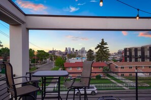 Outdoor dining - Rooftop + pool table + hot tub near Broncos Stadium! (Denver)