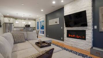 智能电视、壁炉、电子游戏、立体声音响