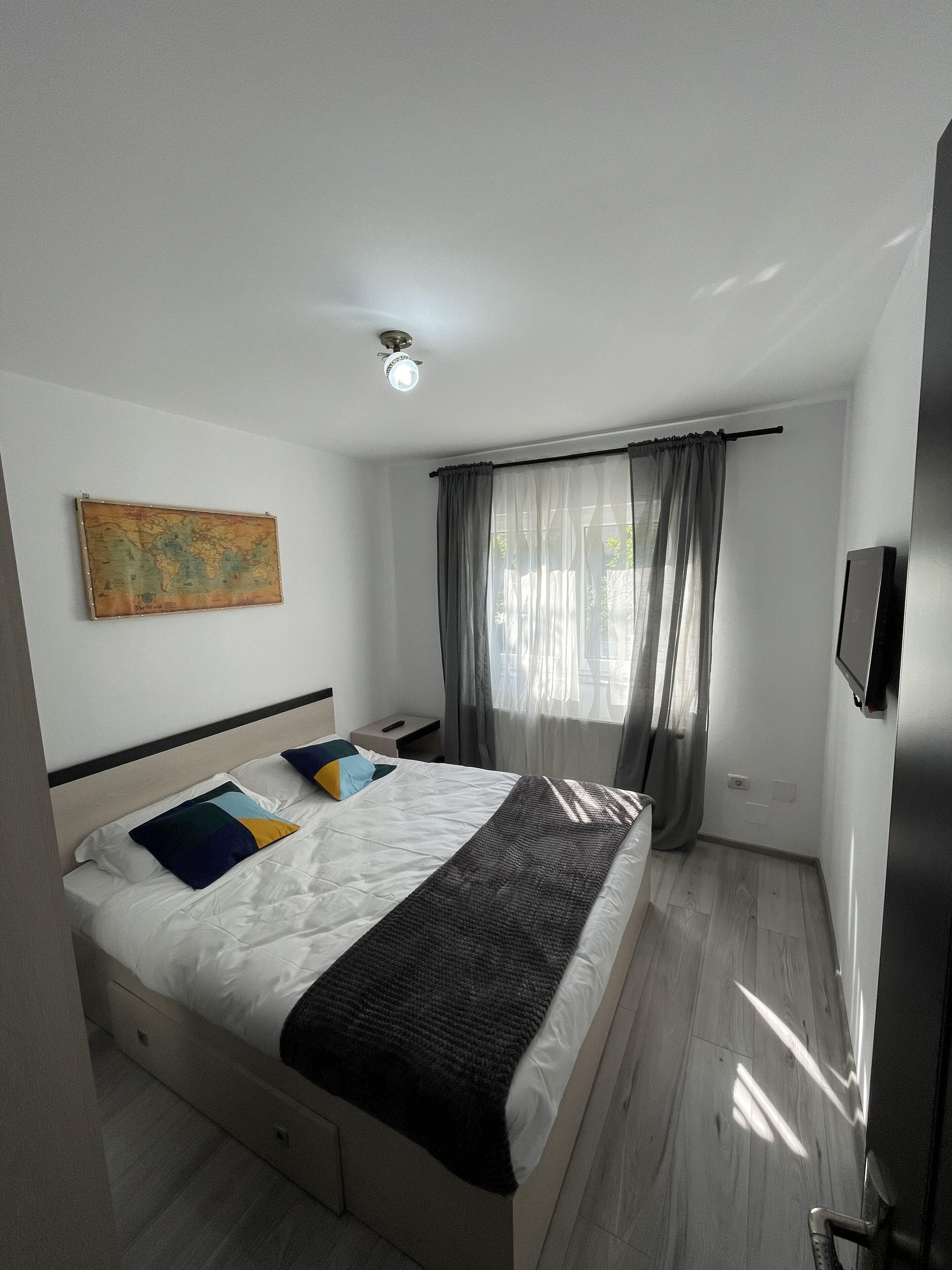2 habitaciones, tabla de planchar con plancha, wifi y ropa de cama 