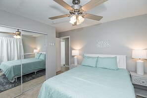 2 bedrooms, desk, iron/ironing board, travel crib - Discounted Oasis, 2 Bedroom Lower-Level Duplex 5 Minutes to Mayo Clinic! (Rochester)