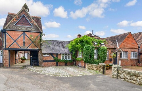 A beautiful, charming & deceptively spacious converted barn in a quiet location
